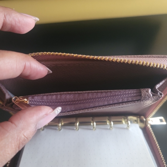 A7 Zippy Cash Wallet with Rings - Picture 6 of 9